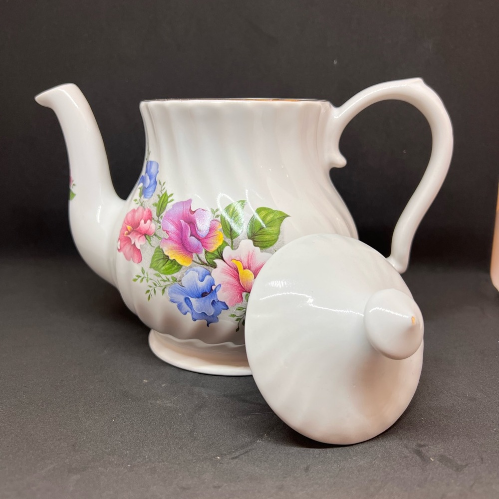 Golden Crown E & R Tea Pot - Picture 4 of 7